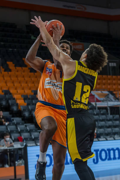 使得他在关 使得他在关